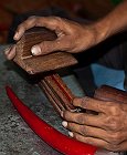 Rajasthan , Jodhpur : bracelet en sève de Banian (Banyan)