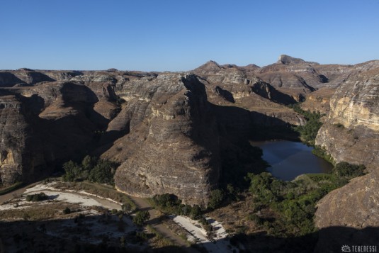 b38/makay.madagascar.trek.tekenessi.jpg