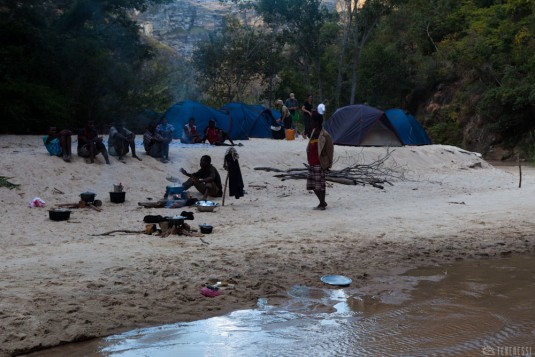 b41/madagascar.makay.trek.25.jpg