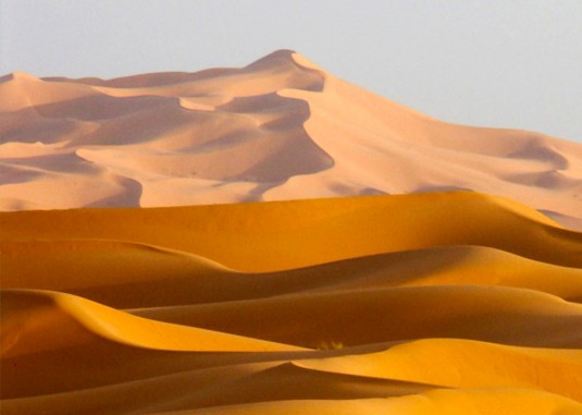 Qu'y a-t-il sous le sable du désert ?