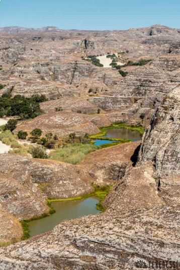 n320/lac.madagascar.makay.4.jpg