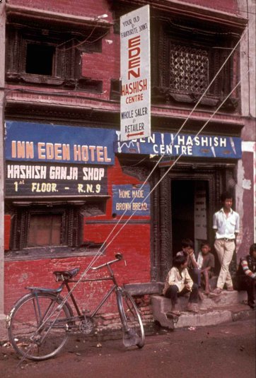 n347/hashish.shop.kathmandu.1973.jpg