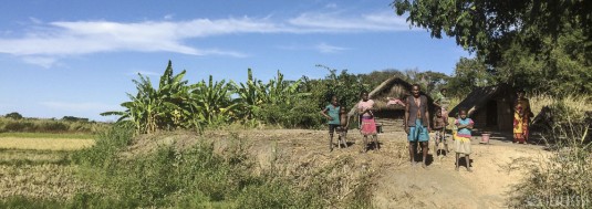 n406/makay.trek.madagascar.panoramique.iphone.49.jpg