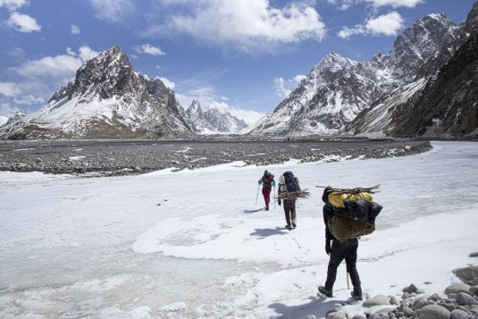 n905/Shimshal.Lukpe.la.Snow.lake.Biafo.Ski.expedition.8.jpg