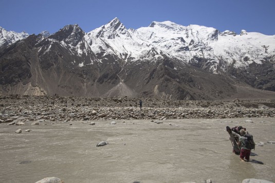 n915/Shimshal.Lukpe.la.Snow.lake.Biafo.Ski.expedition.30.jpg